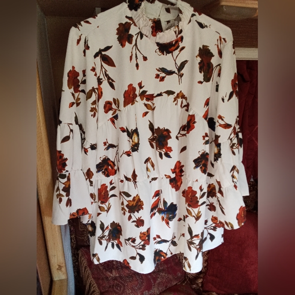 EST 1946 beautiful floral shirt size L